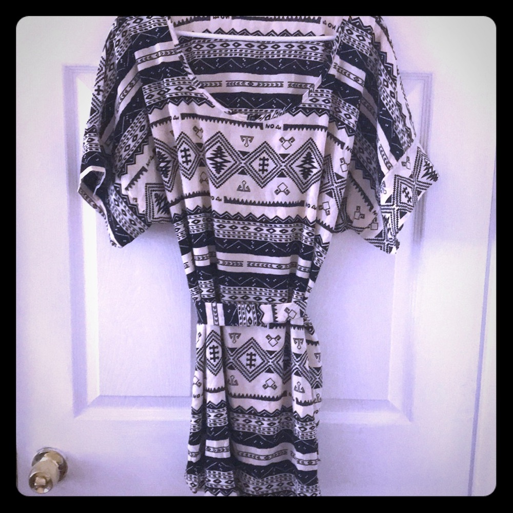 black and white geometric tunic with removable tie